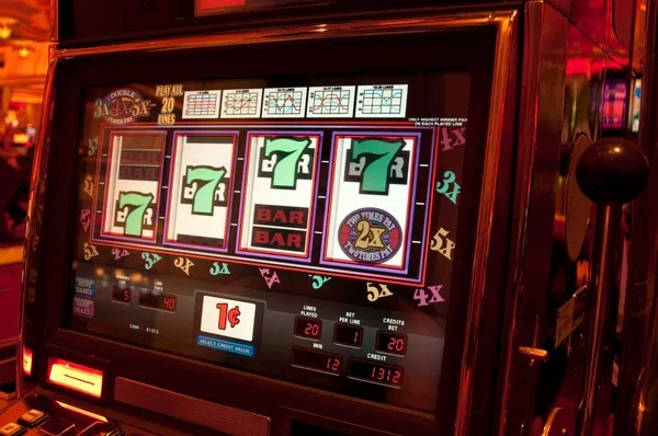 mponusa slot app showing Pretty Gaming baccarat table with QRIS, DANA, OVO payment options in cashier